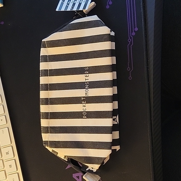 Nwt Pocket Monsters Pouch- Pokémon rare find ***Rare*** - Picture 2 of 7